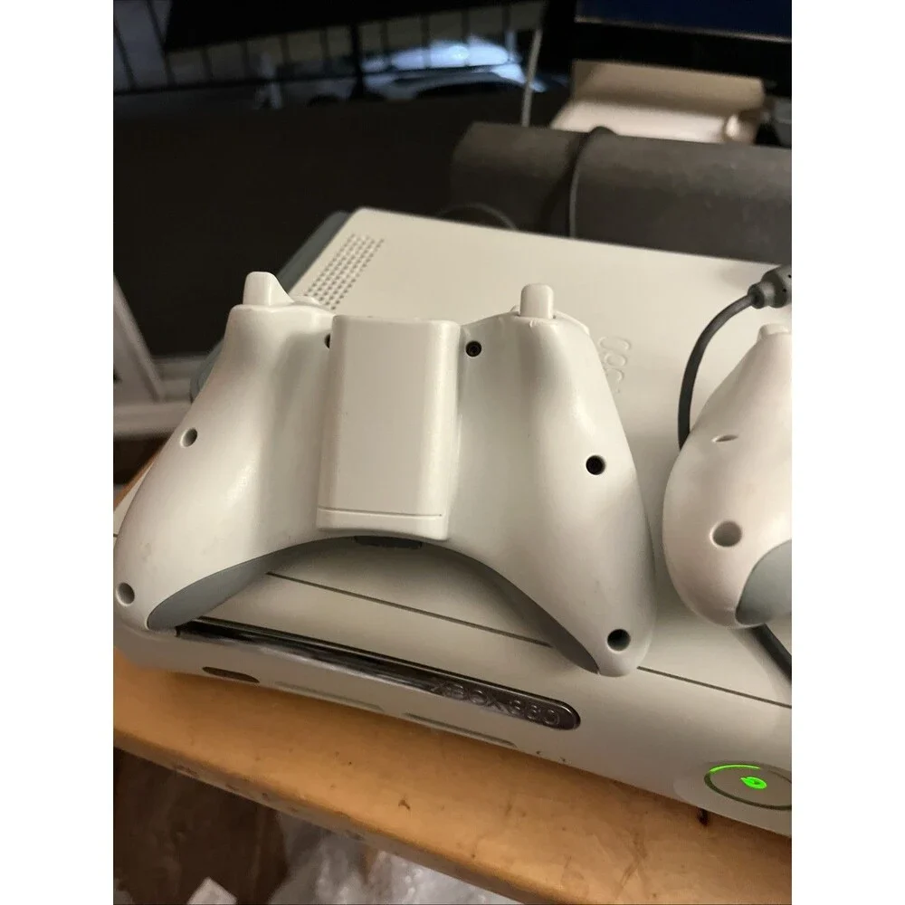 XBox 360 60GB White Bundle Controllers Kinect 2 Games AV Cable Tested